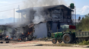 मकवानपुरमा आगलागीबाट २ करोडको क्षति, आगो निभाउने क्रममा घरधनी घाइते