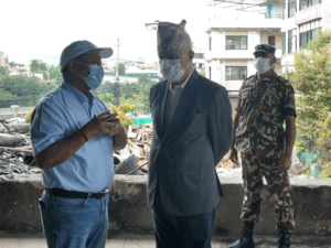 अर्थमन्त्री खनालद्वारा आगजनीले ध्वस्त भाटभटेनी निरीक्षण