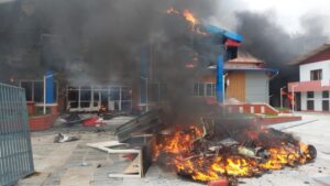 जेनजी आन्दोलन : कैलालीमा १०८ सरकारी भवन र ६०० सवारीसाधनमा आगजनी