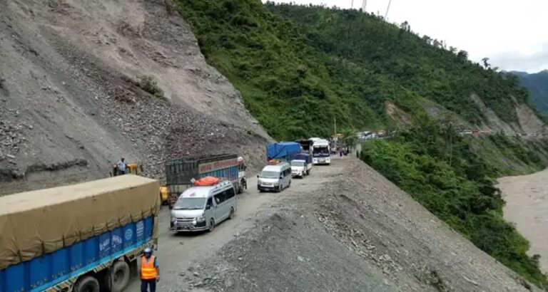 त्रिभुवन र कान्ति राजमार्ग दुईतर्फी सञ्चालन
