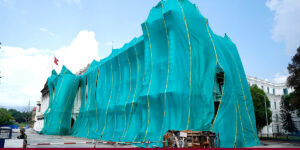 मर्मत सम्भार गर्न त्रिपालले छोपियो सिंहदरबार