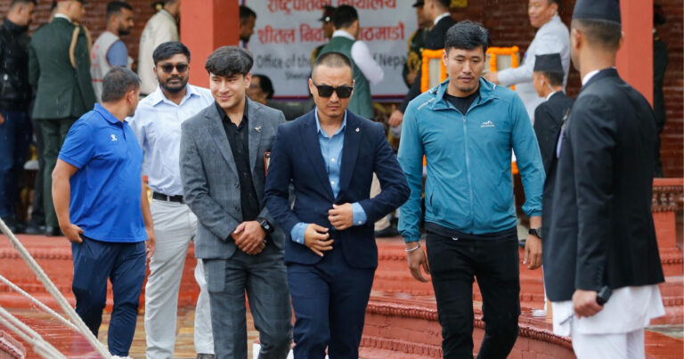 प्रधानमन्त्री कार्यालय पुगे गृहमन्त्री सुधन