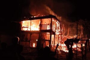 विद्युतको तार सर्ट भएर आगलागी हुँदा १३ लाख रुपैयाँ बराबरको क्षति