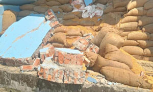   चितवनमा दाना उद्योगको पर्खाल भत्किँदा ३ जनाको मृ*त्यु