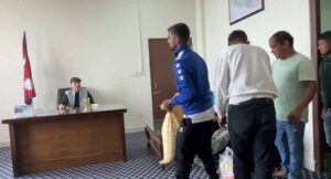 बाढी प्रभावित इलामका युवा आक्रोशित: मेयरलाई नै राहत वितरण