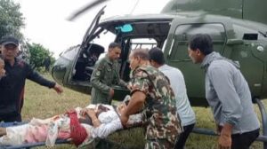 नेपाली सेनाको सक्रियता : इलाममा दुई जनाको हेलिकप्टरबाट उद्धार