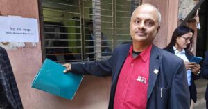 संसद् विघटनविरुद्ध पाँच रिट दायर