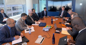 अर्थमन्त्रीद्वारा सिंगापुरका राष्ट्रपतिसँग शिष्टाचार भेट