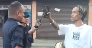 सडक सुरक्षामा खटिएका प्रहरीसँग अभद्र व्यवहार गर्ने युवक पक्राउ