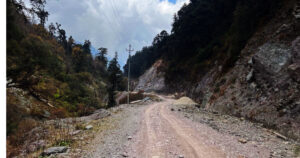 एक दशकमा पनि पूरा भएन १३ किलोमिटर सडक, यात्रा कष्टकर