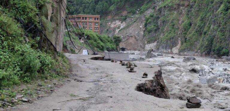 आज पनि अवरुद्ध छन् यी ८ सडक
