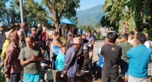 करेन्ट लागेर चालकको मृ*त्यु : क्षतिपूर्तिको माग गर्दै रसुवा सडक खण्ड बन्द