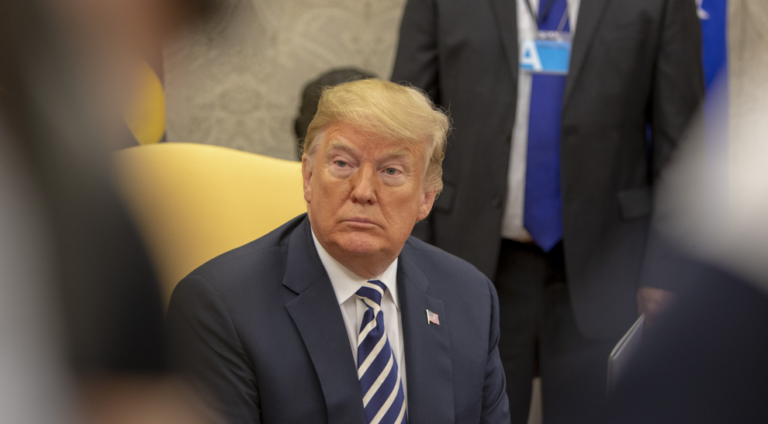 ट्रम्प सहभागी कार्यक्रममा गोली चलेको आवाज, ट्रम्पलाई सुरक्षित स्थानमा सारियो