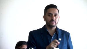 २८ देखि ३० लाख मान्छे लाइसेन्स नपाएर कागज बोकेर हिन्न बाध्य छन् : मन्त्री खरेल