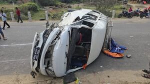 सिरहामा कार, हाइस, मोटरसाइकल  र विङर एकआपसमा ठोकिँदा १० जना घाइते