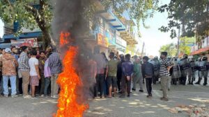 सिमरा अपडेट : २ राउन्ड हवाई फायरसहित ४ सेल अश्रु ग्यास प्रहार,