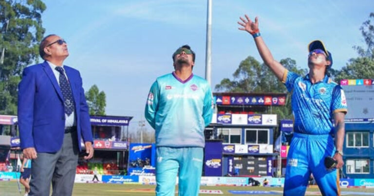 कर्णालीले टस जितेर काठमान्डुविरुद्ध ब्याटिङ गर्दै