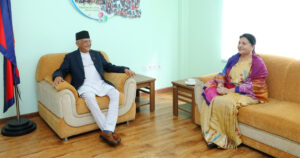 तीन दिनपछि एमाले अध्यक्ष ओलीलाई पूर्वराष्ट्रपति भण्डारीको बधाई