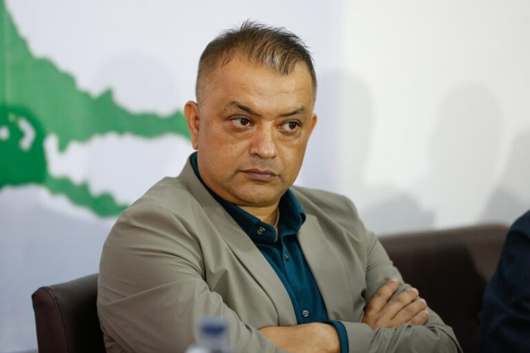 गगनलाई राजीनामा नदिन ३० बढी नेताको सुझाव