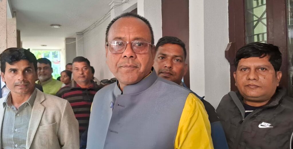 मधेशका मुख्यमन्त्रीले निजी सचिवालयमा १० जना राखेपछि कर्मचारीले रोके तलब