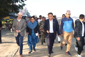मन्त्री घिसिङले गरे नारायणी नदीमा निर्माण सुरु भएको सिग्नेचर ब्रीजको निरीक्षण