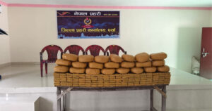 २ सय ४० किलो चरेससहित दुई जना पक्राउ