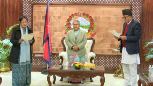 योजना आयोगका नवनियुक्त उपाध्यक्ष र सदस्यले लिए शपथ