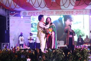 ‘आ बाट आमा’ को प्रचार गर्न धनगढी पुगे कलाकार विपना र पल