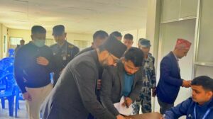 बालेन शाहले झापा -५ मा गराए उम्मेदवारी दर्ता