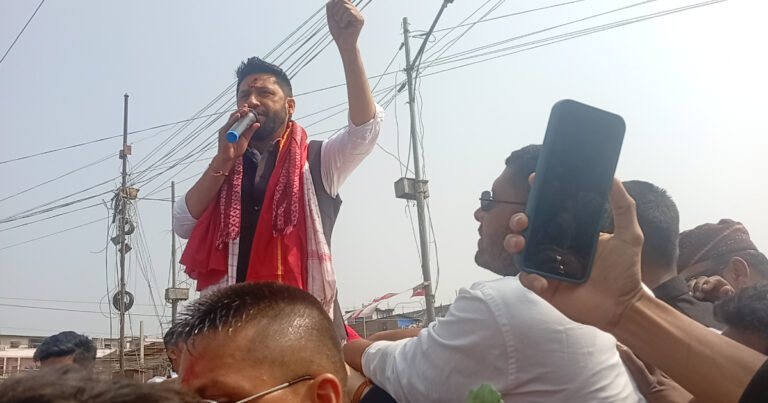 सिरहाको गोलबजारमा रास्वपा सभापति रवि लामिछानेलाई भव्य स्वागत