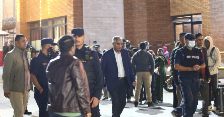 उपचारका लागि सिंगापुर प्रस्थान गरे शेरबहादुर देउवाले