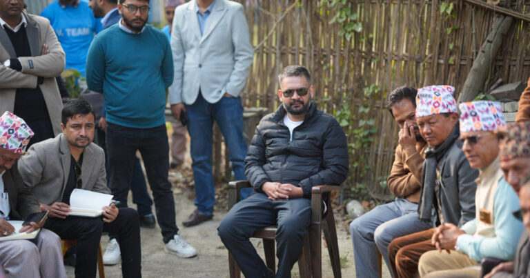 झापाका स्थानीय समस्याबारे जनप्रतिनिधि र व्यक्तित्वसँग बालेनको छलफल