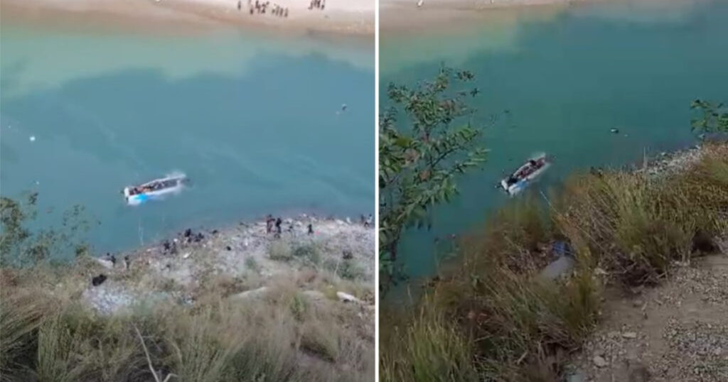 काठमाडौंबाट ओखलढुंगा जाँदै गरेको बस तामाकोशी नदीमा खस्यो