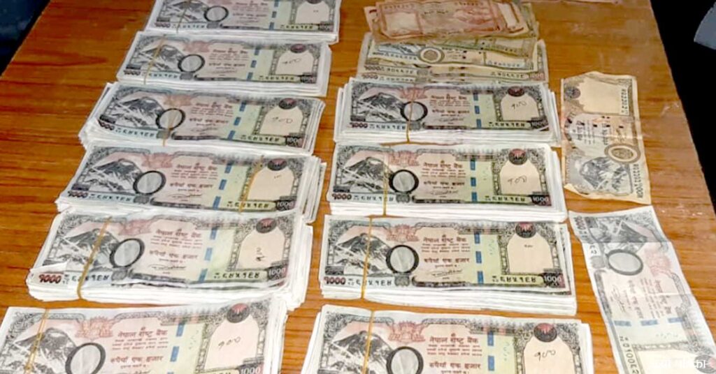 भारतमा नेपाली नक्कली नोट छाप्ने कारखानामा छापा, १० जना पक्राउ