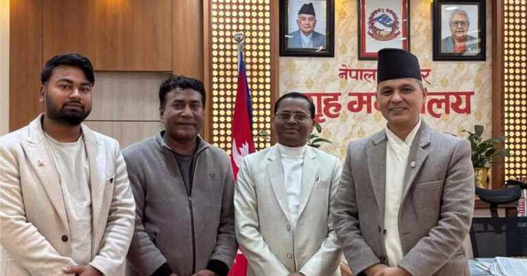 गृहमन्त्री अर्यालसँग र मधेसका गृहमन्त्री महतोको भेटवार्ता