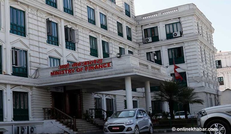 अर्थ मन्त्रालयले एकसाथ गर्‍यो ३० उपसचिवको सरुवा
