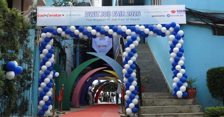 डियरवाक कलेज सिफलमा ‘आइटी जब फेयर’, विद्यार्थी र कम्पनीबीच संवादको अवसर