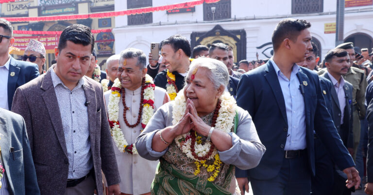 प्रधानमन्त्री कार्कीले पशुपतिनाथमा गरिन् रुद्राभिषेक पूजा 