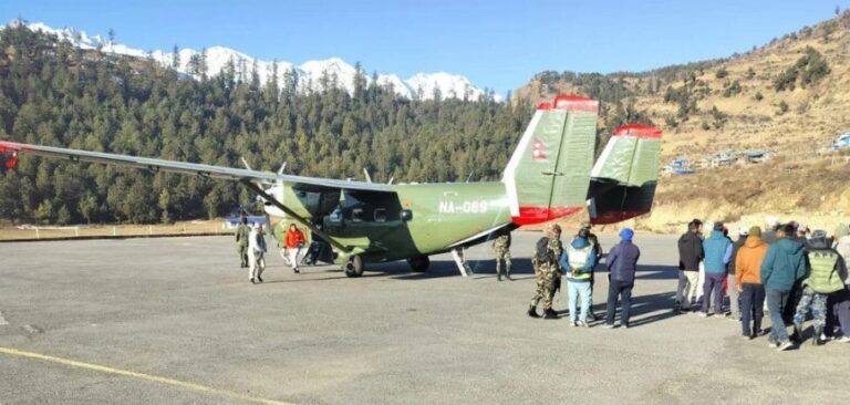 हेलिकोप्टरमा निर्वाचन सामाग्री र कर्मचारी, मतदाताका लागि सडक खुलाउने प्रयास