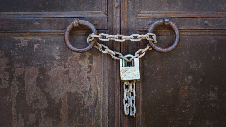 नियमित उडान नभएको भन्दै जुम्लामा नेपाल एयरलाइन्सको कार्यालयमा तालाबन्दी