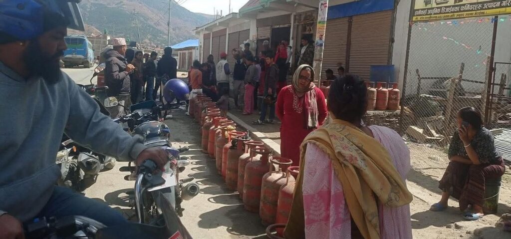 जुम्लामा सिलिन्डर ग्यास अभाव हुने त्रास, वितरण प्रणाली पारदर्शी बनाइने