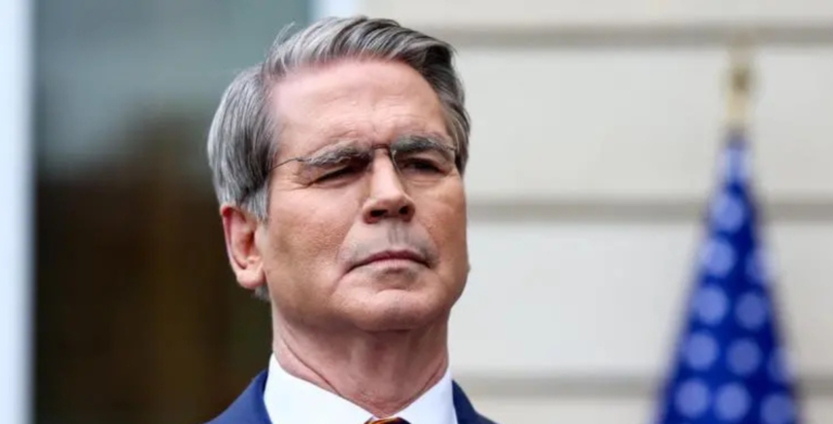 अमेरिकाले अस्थायी रूपमा हटायो इरानी तेलमा लगाइएको प्रतिबन्ध