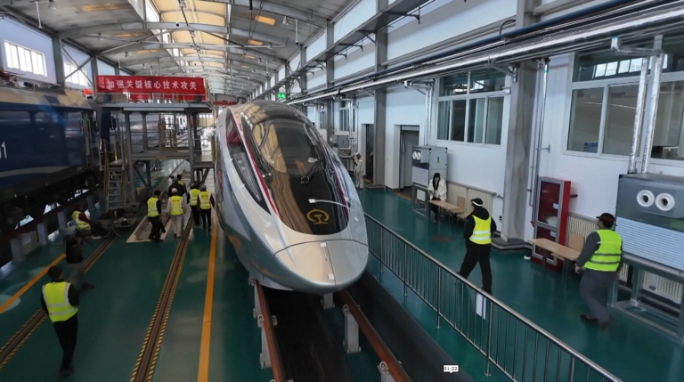 चीनको नयाँ हाई–स्पिड ट्रेन परीक्षणमा, ४५० किमी प्रतिघण्टा गति