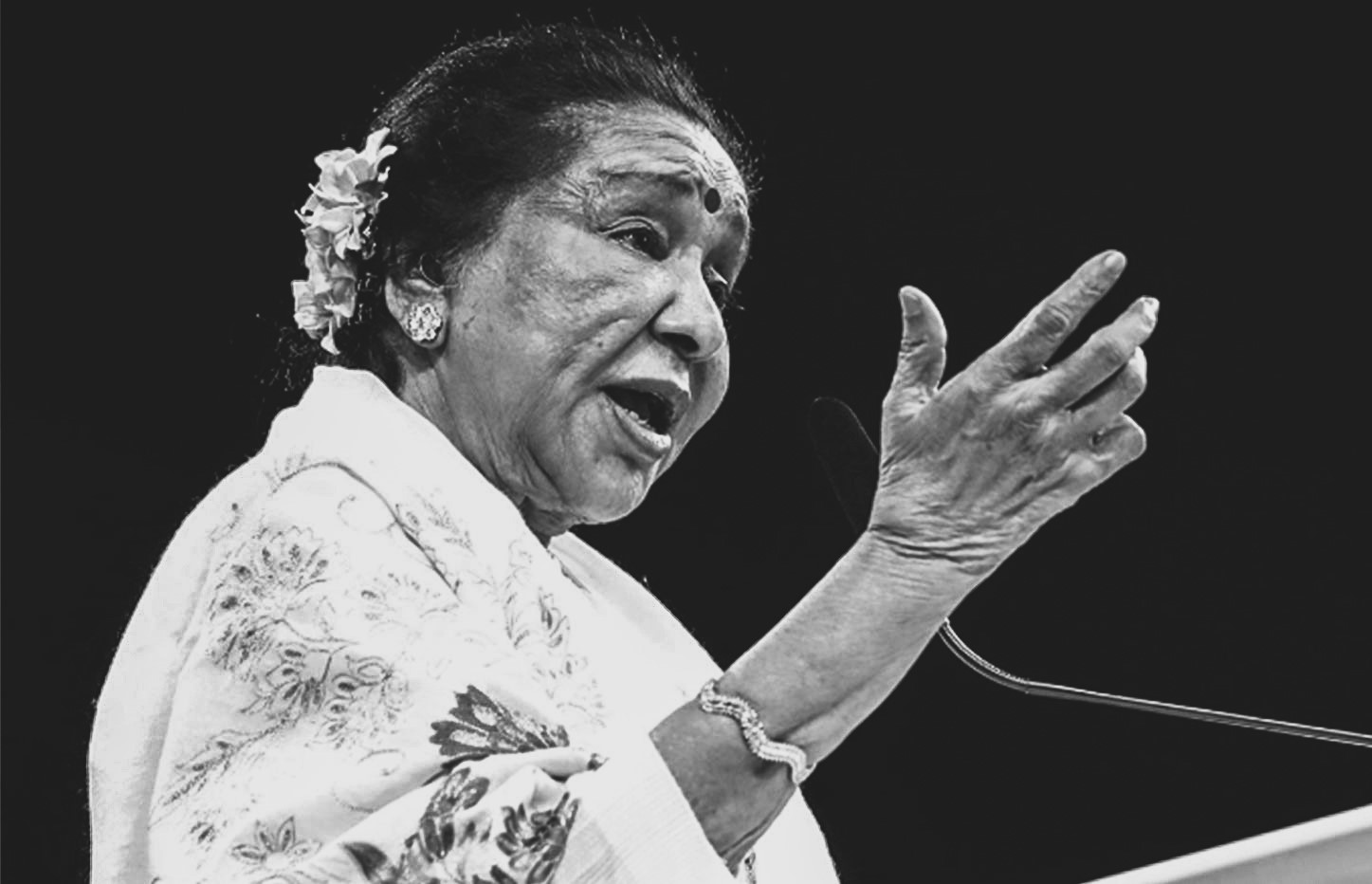 भारतीय संगीतकी हस्ती आशा भोसलेको ९२ वर्षको उमेरमा निधन