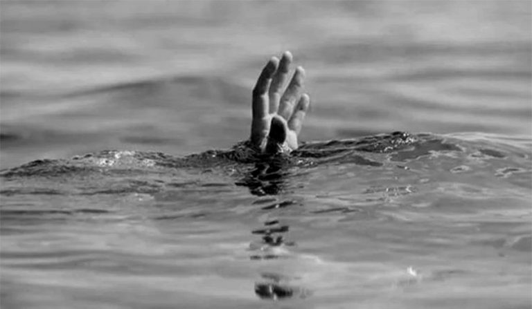 मकालुमा खोलामा डुबेर एकै घरका २ जनाको मृत्यु