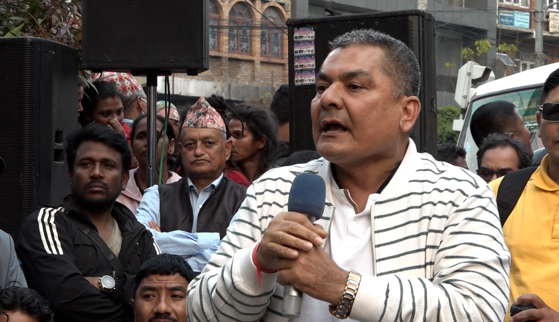 दुर्गा प्रसाईंविरुद्ध मुद्दा दायर