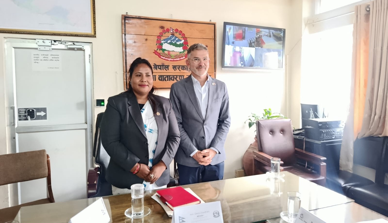 मन्त्री चौधरी र श्रीलङ्काका देशीय निर्देशक डेभिड सिस्लेनबीच भेटवार्ता