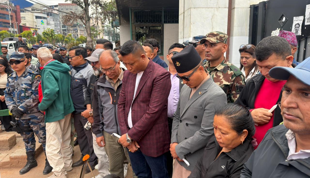 शहीदको सम्झनामा बानेश्वरमा दीप प्रज्वलन, गृहमन्त्री पनि सहभागि