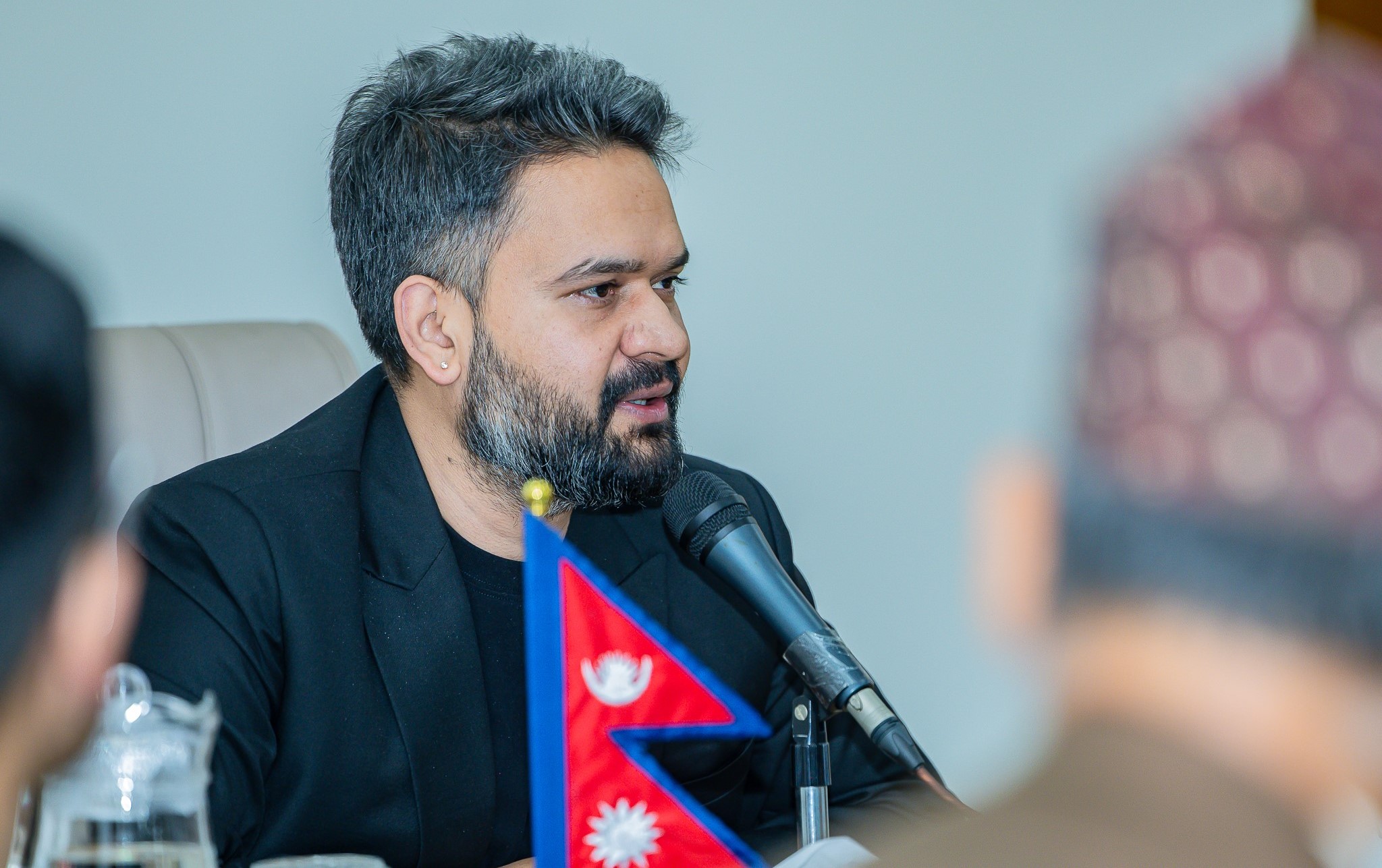 प्रधानमन्त्री शाहको निर्देशनः विश्वविद्यालयबाट दलीय संगठन तत्काल हटाउनु