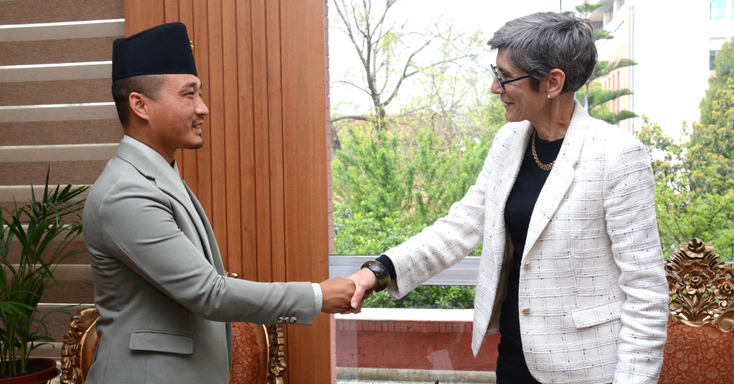 गृहमन्त्री गुरुङ र स्वीस राजदूत डेनिएल मैवलीबीच शिष्टाचार भेटघाट